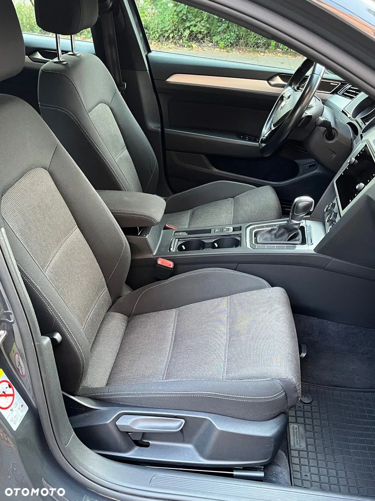 Volkswagen Passat 2.0 TDI SCR DSG Comfortline - 20