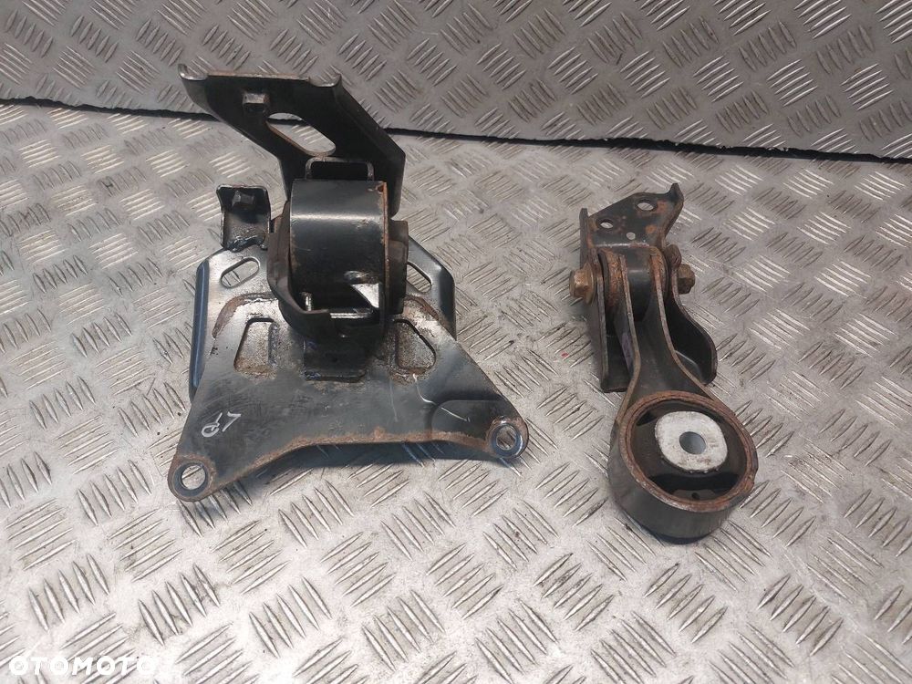 ŁAPA PODUSZKA SILNIKA LEWA + PRAWA TOYOTA YARIS II LIFT 1.33 - 2