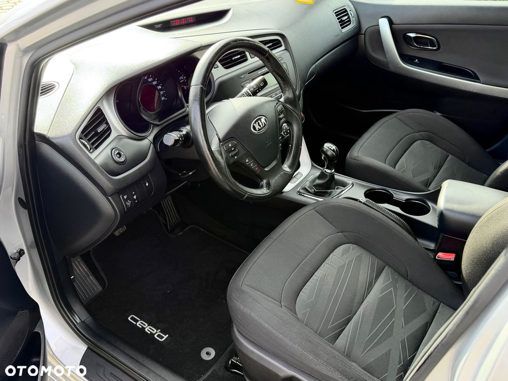 Kia Ceed - 8