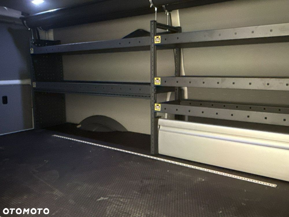 Volkswagen Transporter - 18