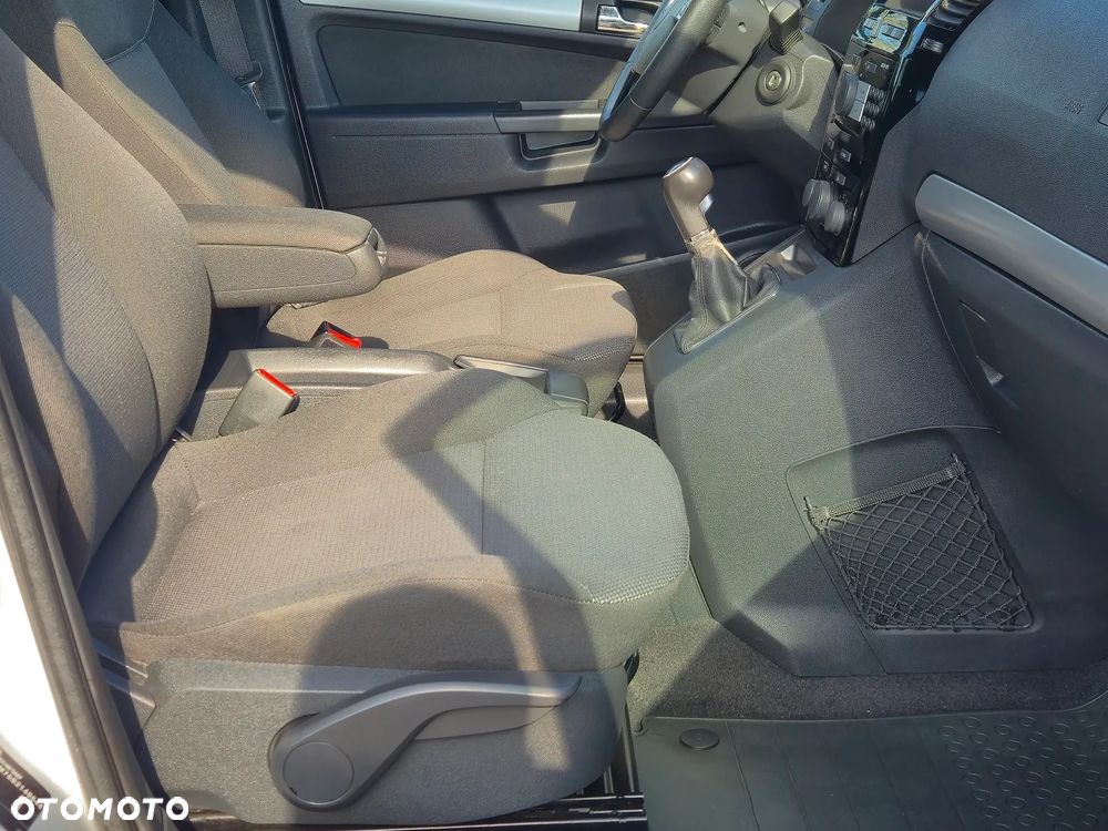 Opel Zafira 1.8 Innovation - 26