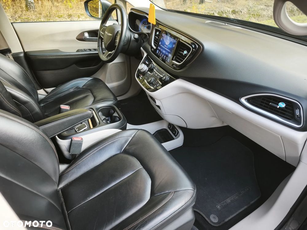 Chrysler Pacifica - 21
