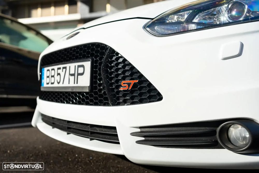 Ford Focus 2.0 EcoBoost ST c/ Pack Pele Desportiva - 5