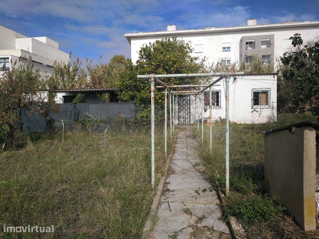 Vende-se Terreno Urbano na Ajuda - Lisboa - Grande imagem: 3/6