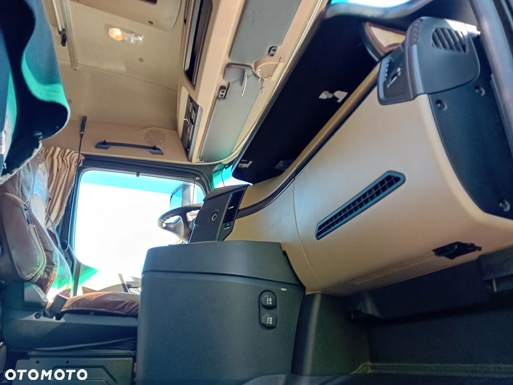 Mercedes-Benz ACTROS - 9