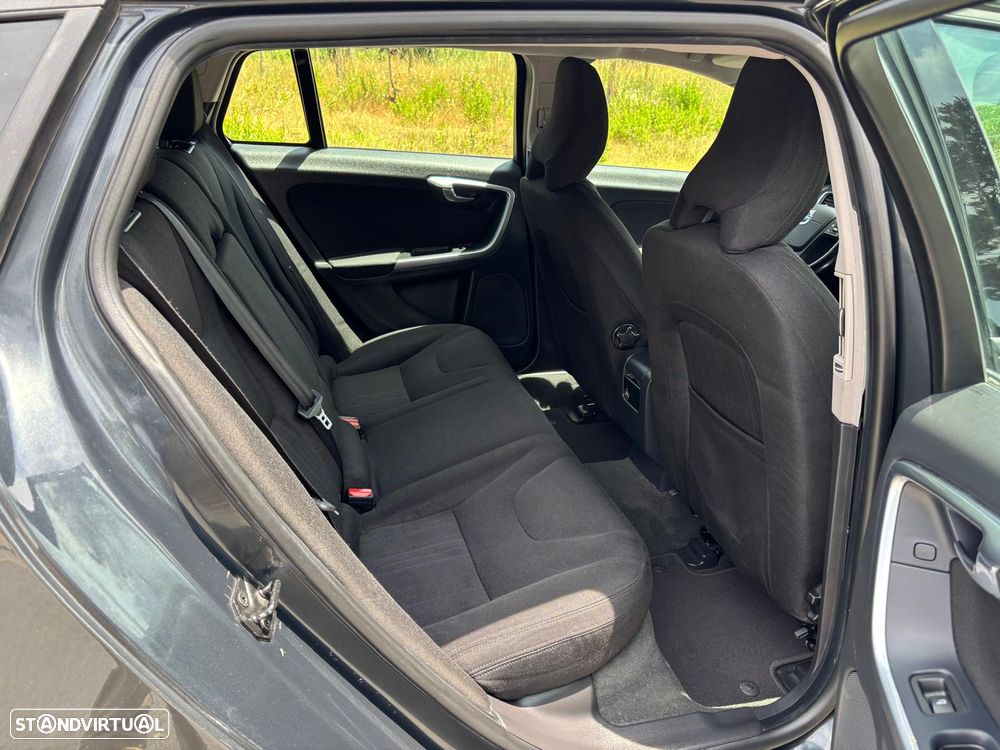 Volvo V60 DRIVe - 13