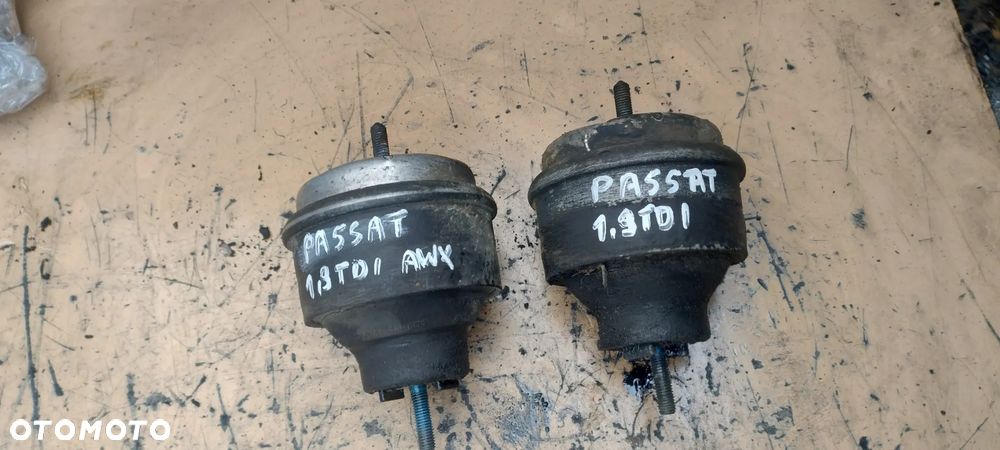 AUDI  A4 VW PASSAT 1,9TDI poduszka silnika - 4