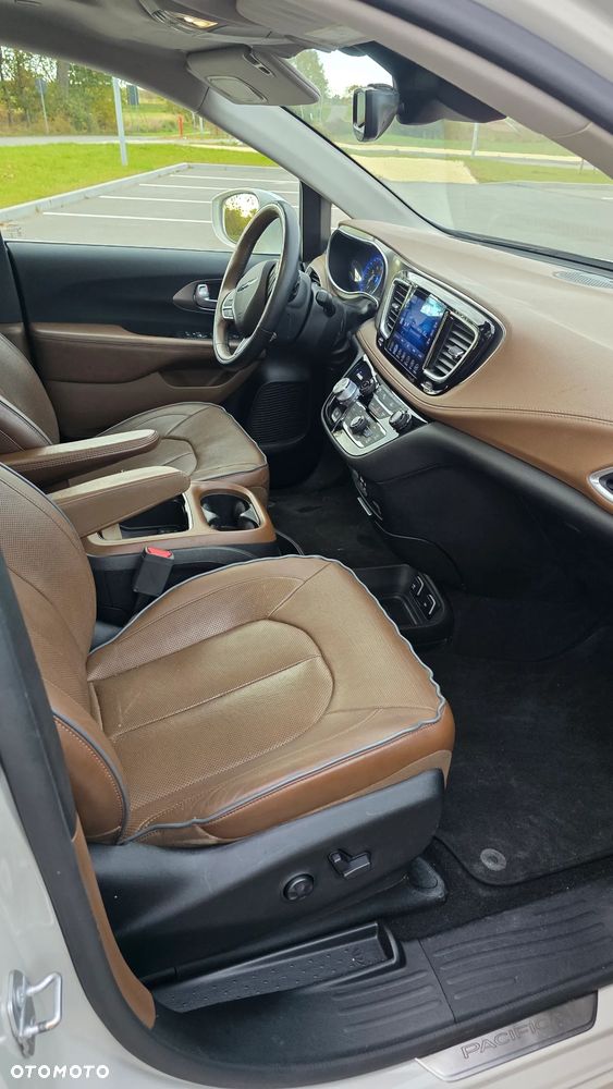 Chrysler Pacifica - 16