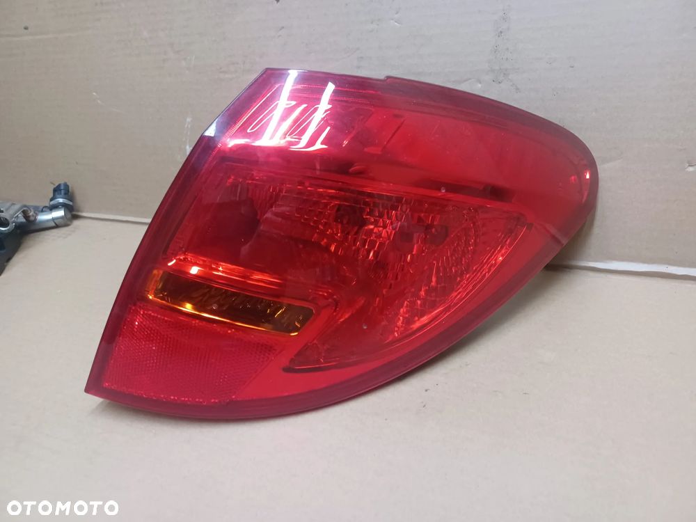 LAMPA TYLNA PRAWA OPEL MERIVA B - 6