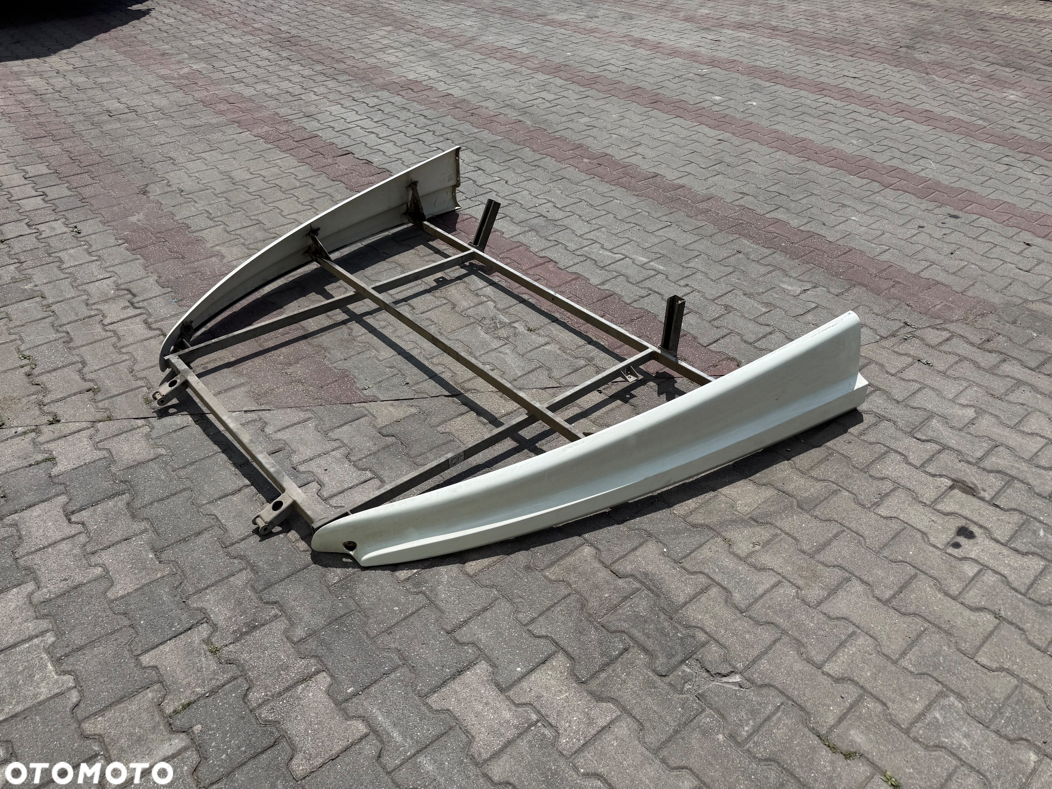 Daf FX obudowa filtra powietrza, chłodnica wody intercooler, owiewka górna spoiler, siodło Daf XF - 9