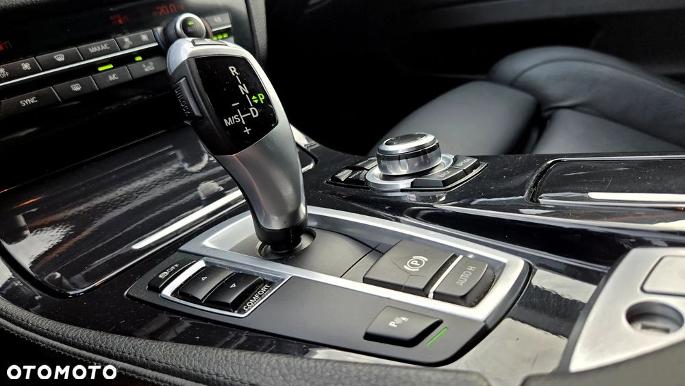 BMW Seria 5 520d Luxury Line - 23