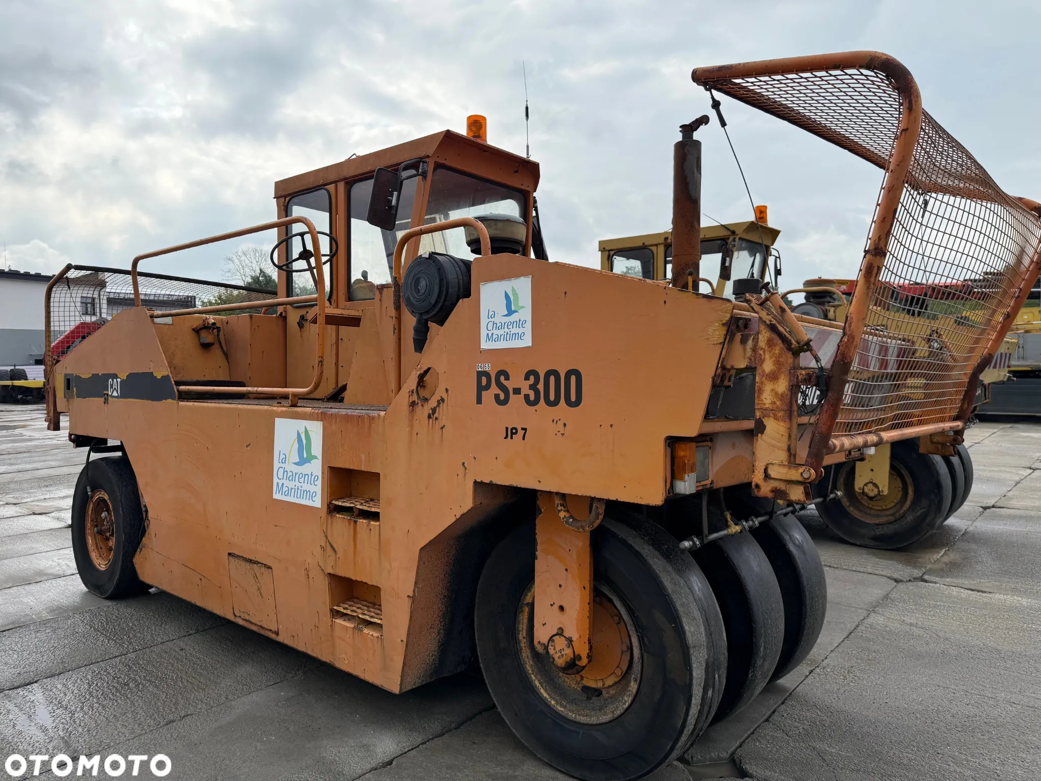 Caterpillar PS300 Walec Koła Gumowe - 11