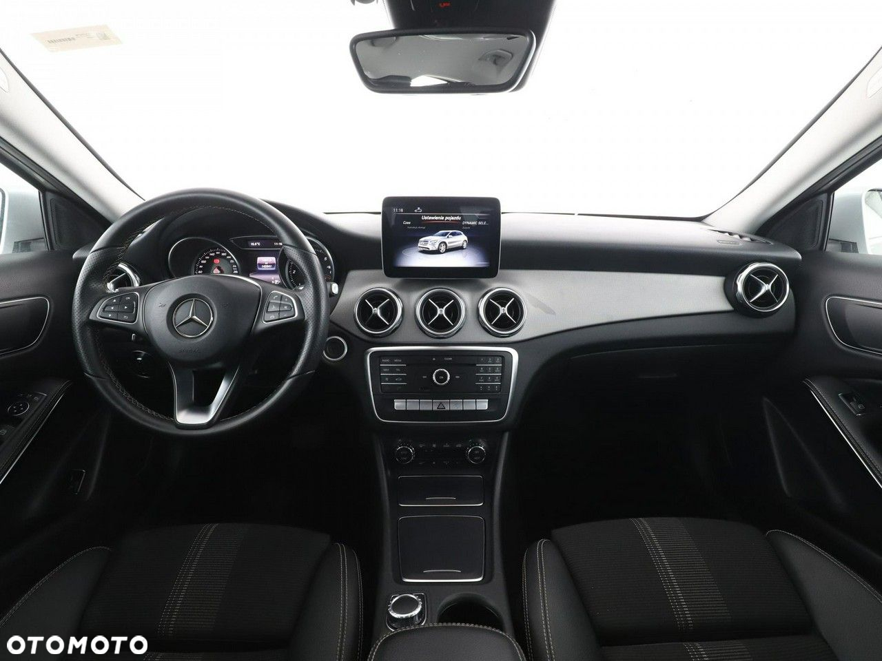 Mercedes-Benz GLA - 16