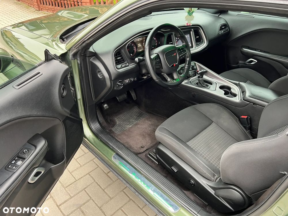 Dodge Challenger - 6