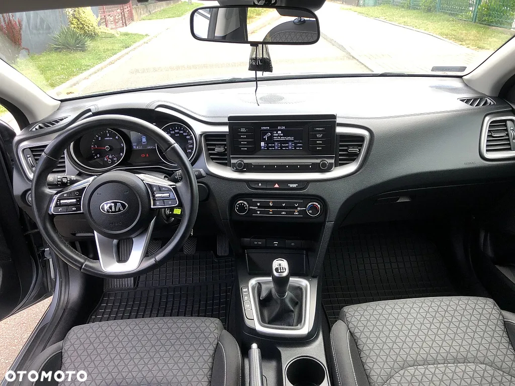 Kia Ceed - 11