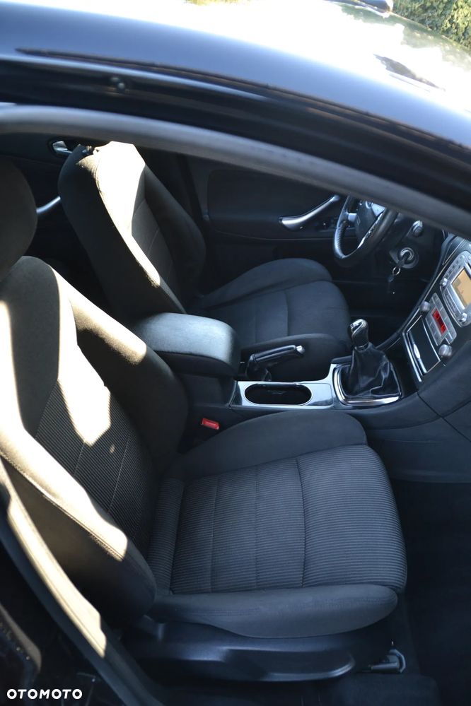 Ford Mondeo 2.0 FF Ghia - 29