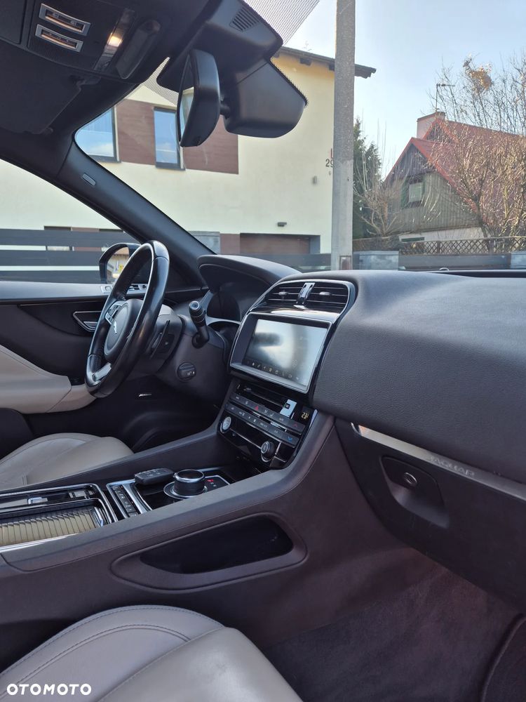 Jaguar F-Pace 2.0 i4D AWD Prestige - 21