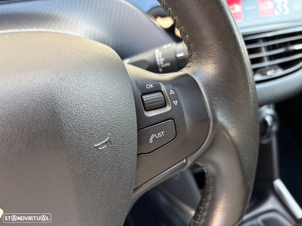 Peugeot 2008 1.2 PureTech Style - 13