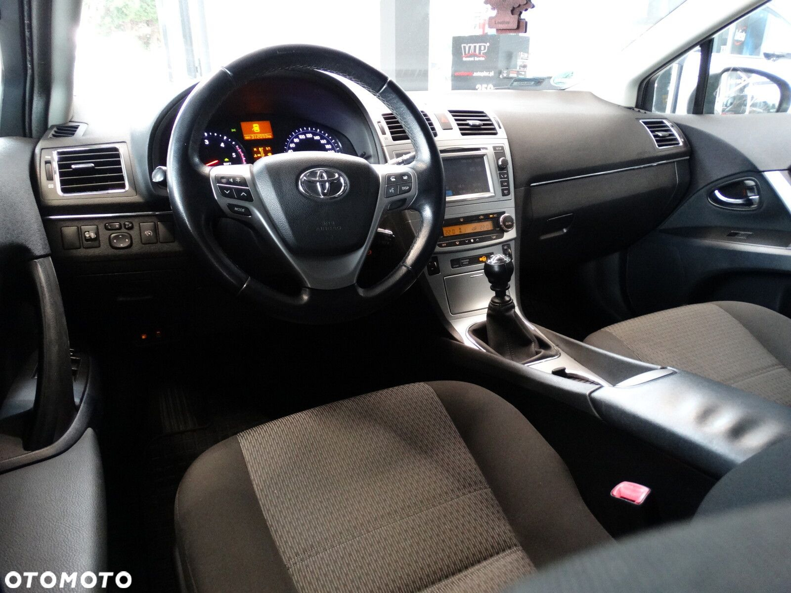 Toyota Avensis - 18