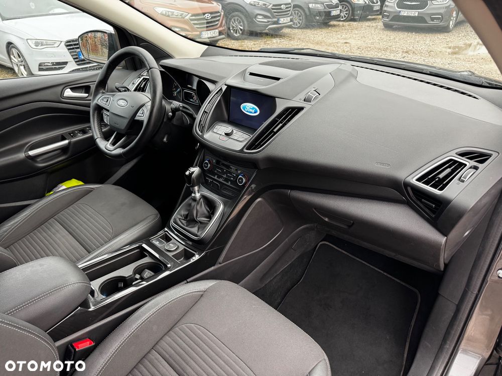 Ford Kuga 1.5 EcoBoost 2x4 Titanium - 38