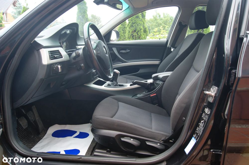 BMW Seria 3 320i Edition Sport - 14