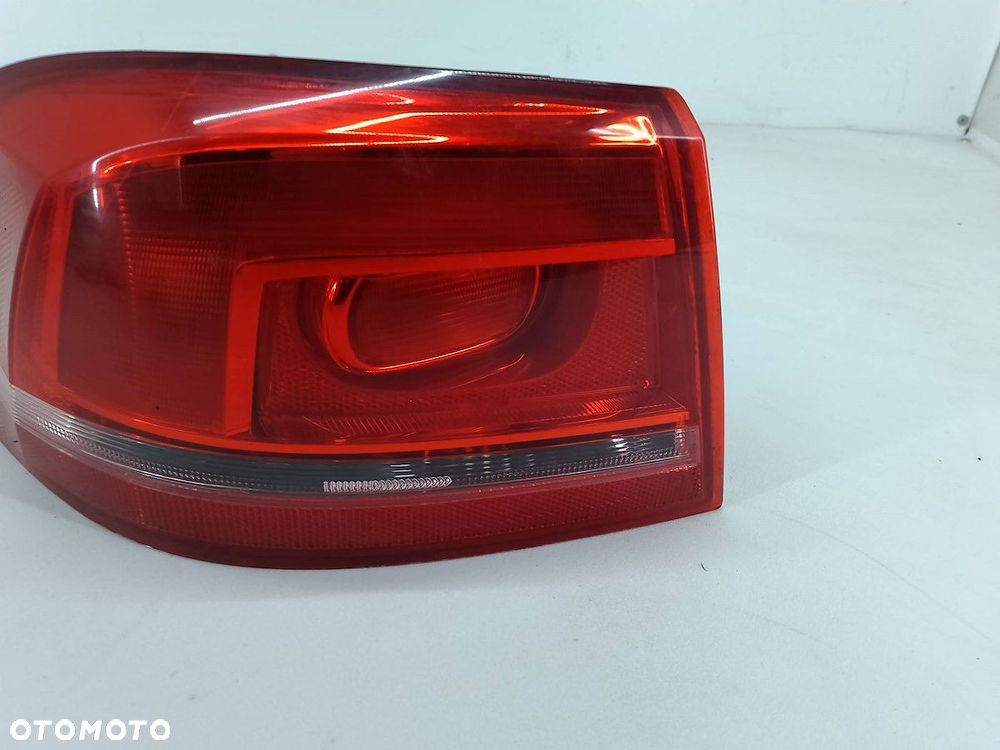 LAMPA TYLNA LEWA VW PASSAT B7 SEDAN - 3