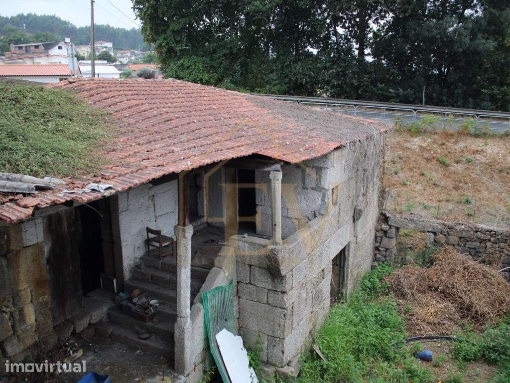 Moradia T4 para Restauro Total em Lordelo, Guimarães - Grande imagem: 2/12