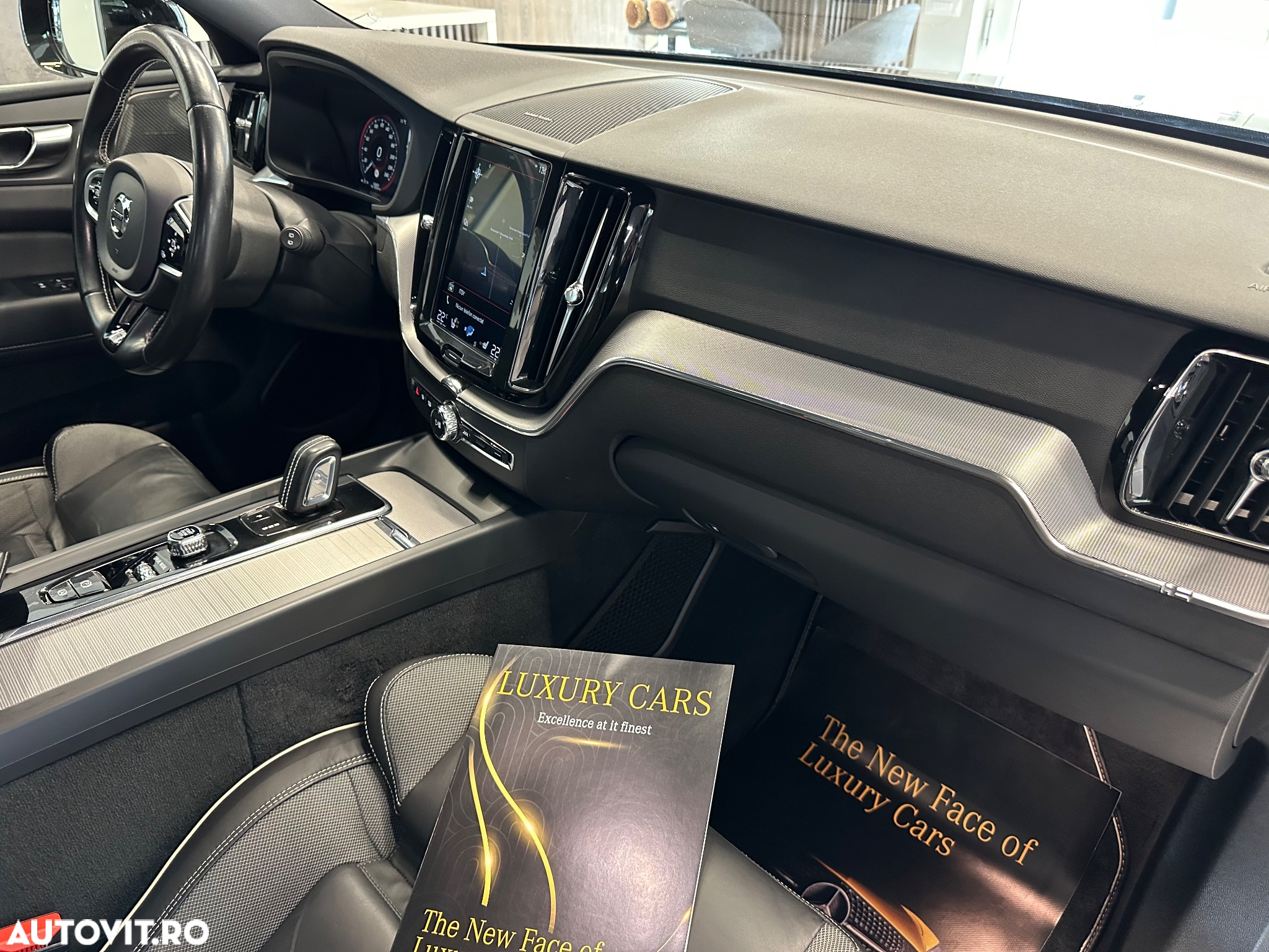 Volvo XC 60 B4 MHEV AT8 AWD R-Design - 25