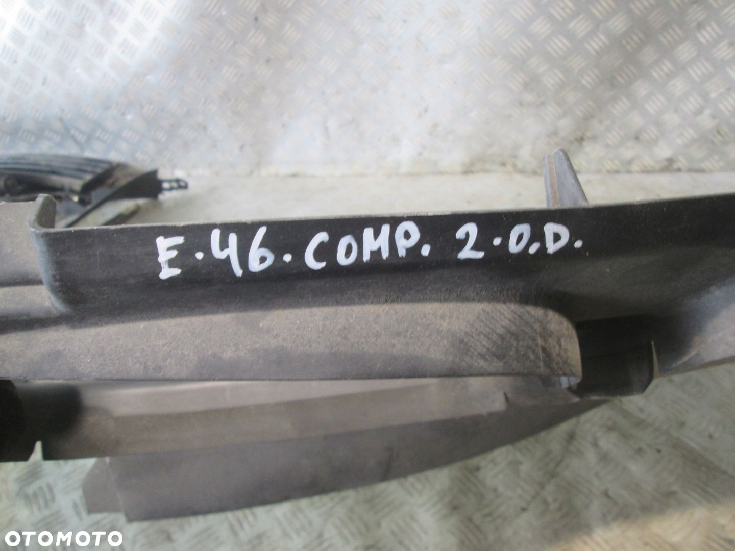 BMW E46 320d 330d Kanał Wlot Powietrza Pas Przedni 51718253673 - 2