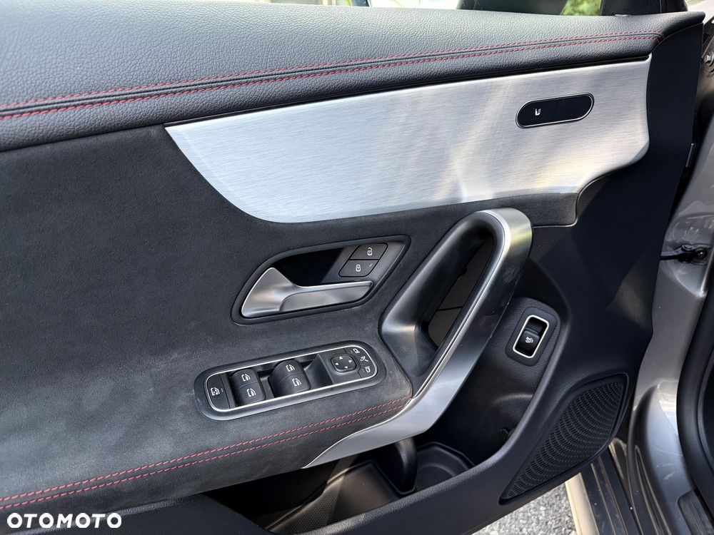 Mercedes-Benz CLA 180 AMG Line 7G-DCT - 13