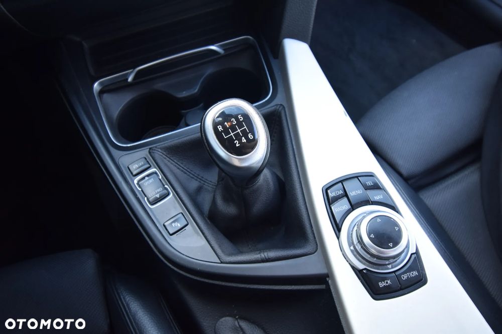 BMW Seria 3 318d - 26
