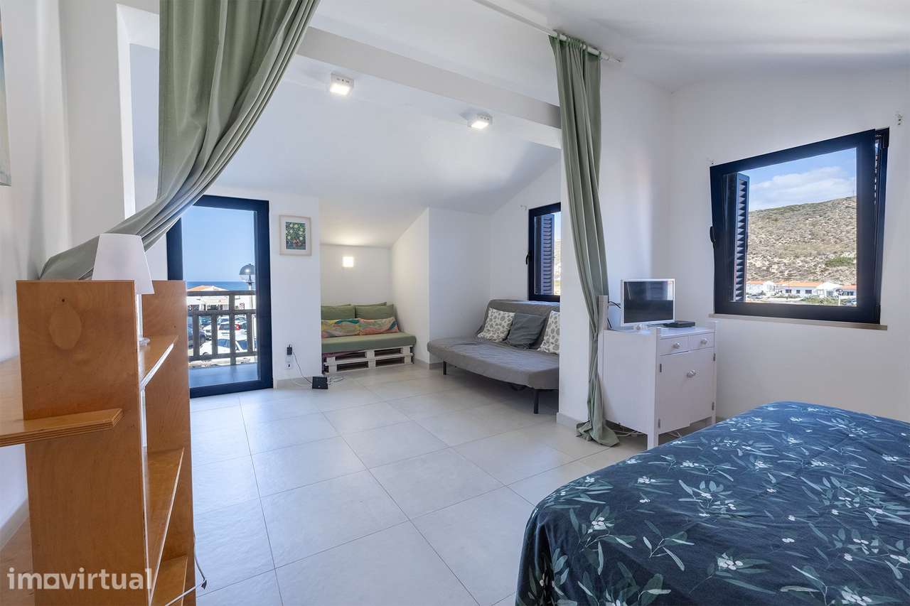 FABULOSA MORADIA REMODELADA PRIMEIRA LINHA DA PRAIA DE MONTE CLÉRIGO - Grande imagem: 3/37