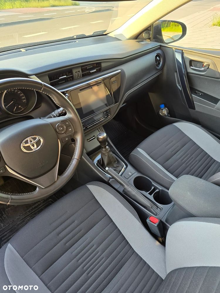 Toyota Auris 1.6 Premium - 9