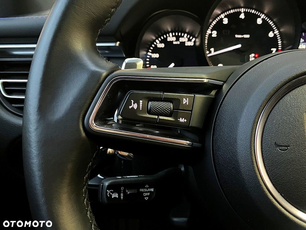 Porsche Macan - 24