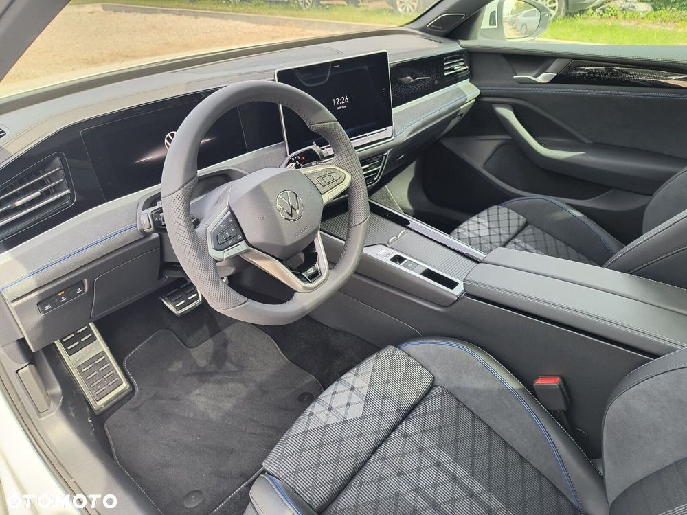 Volkswagen Passat Variant 2.0 TDI SCR R-Line Plus DSG - 11