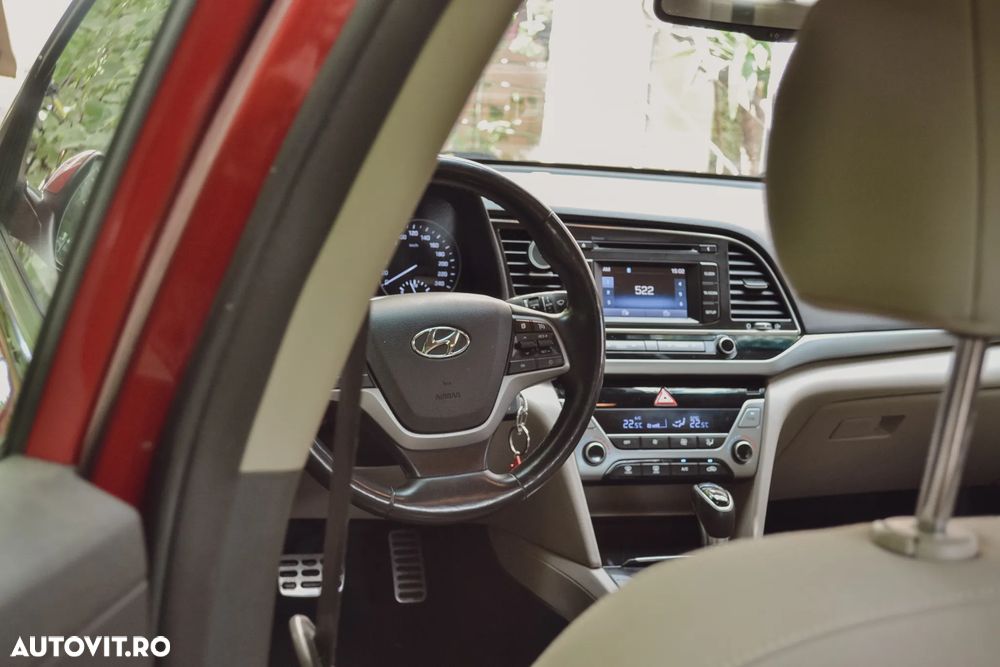 Hyundai Elantra - 4