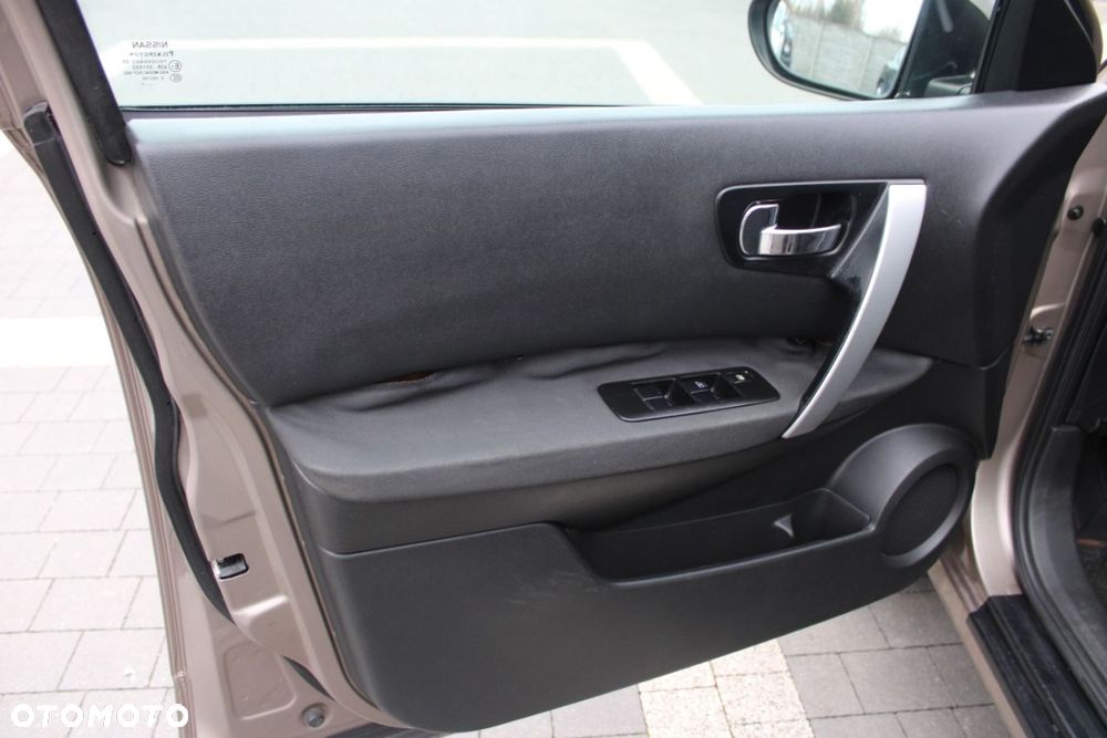 Nissan Qashqai 2.0 dCi 4 x 4 DPF tekna - 22