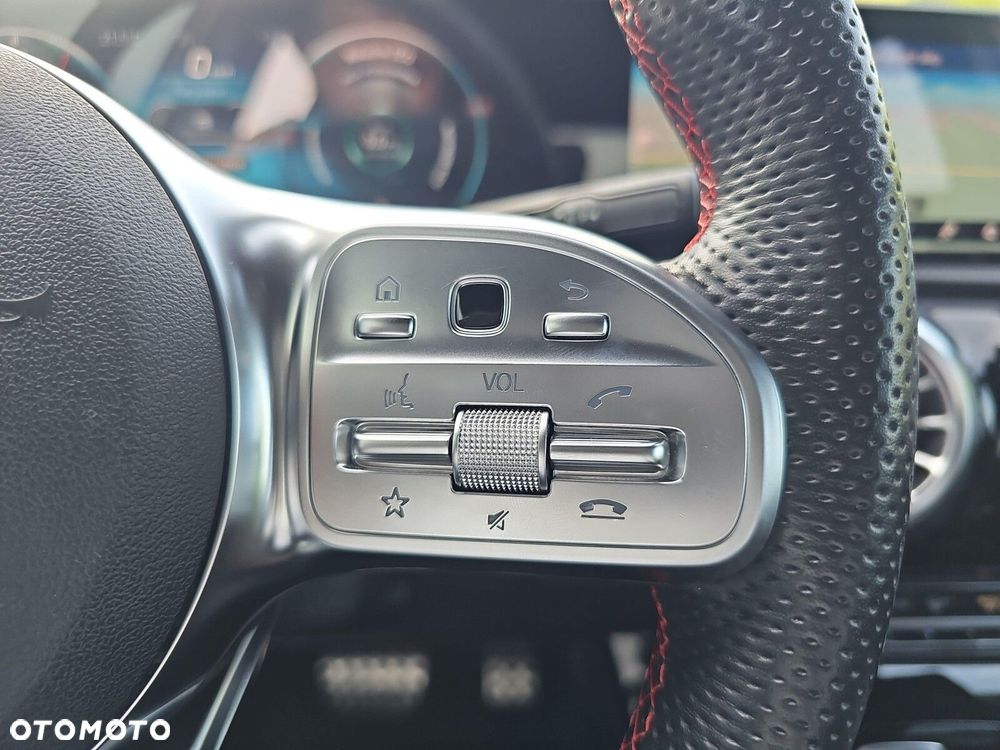 Mercedes-Benz Klasa A 220 4-Matic AMG Line 7G-DCT - 19
