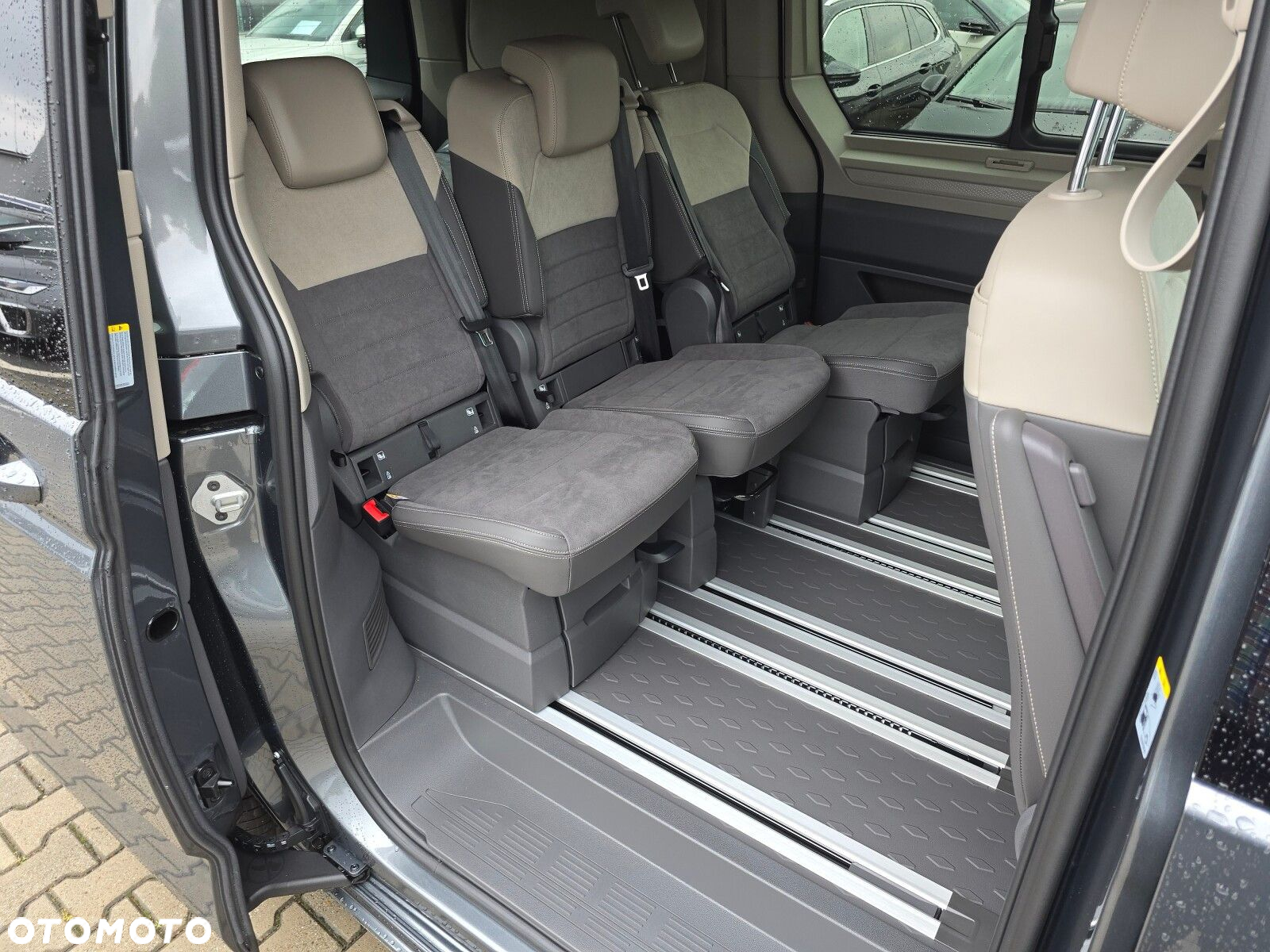 Volkswagen california Nowa California Beach silnik: 2,0 l TDI SCR 150 KM / skrzynia biegów: 7-biegowa DSG rozstaw osi: 3124 mm - 14