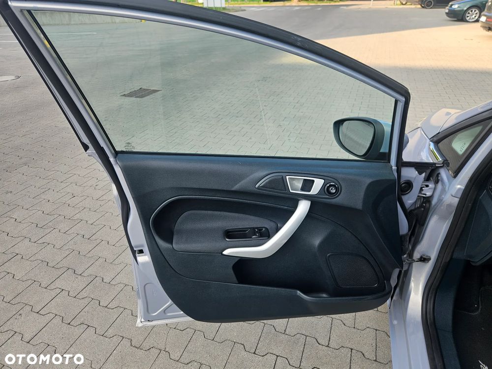 Ford Fiesta 1.4 Ghia EU5 - 11