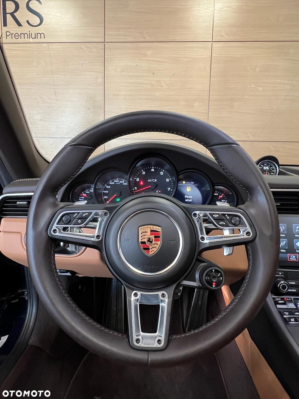 Porsche 911 Targa 4 GTS PDK - 14