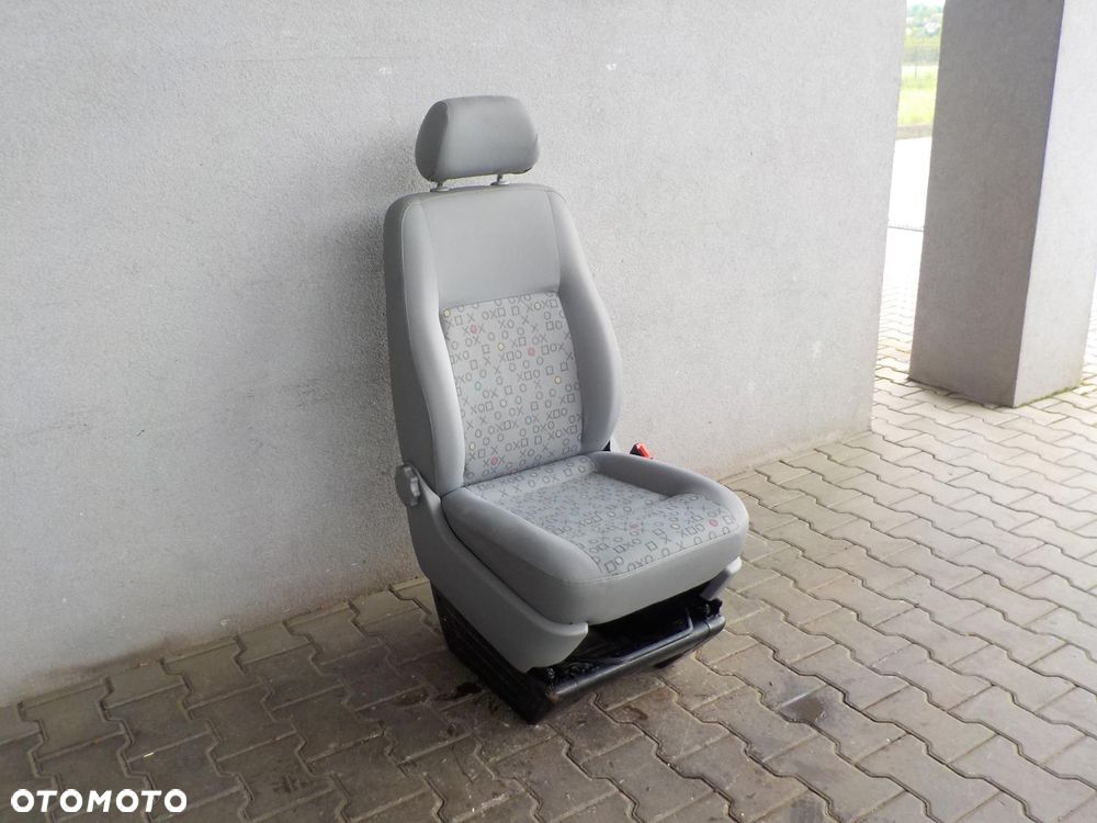 VW T5 FOTEL PRAWY PASAŻERA Z PODSTAWĄ XOXO - 1
