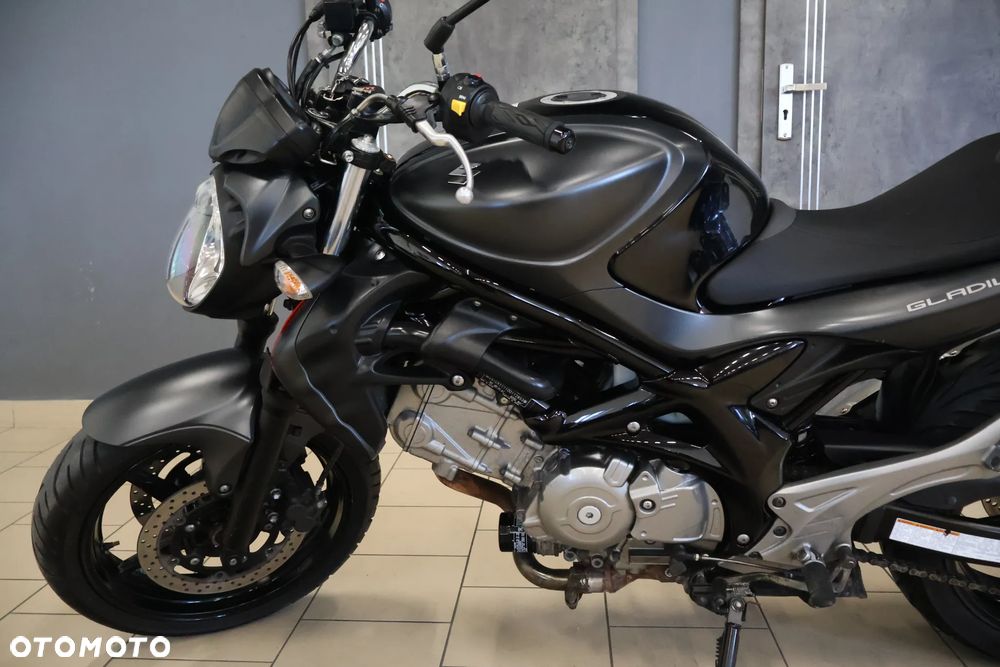 Suzuki Gladius - 7