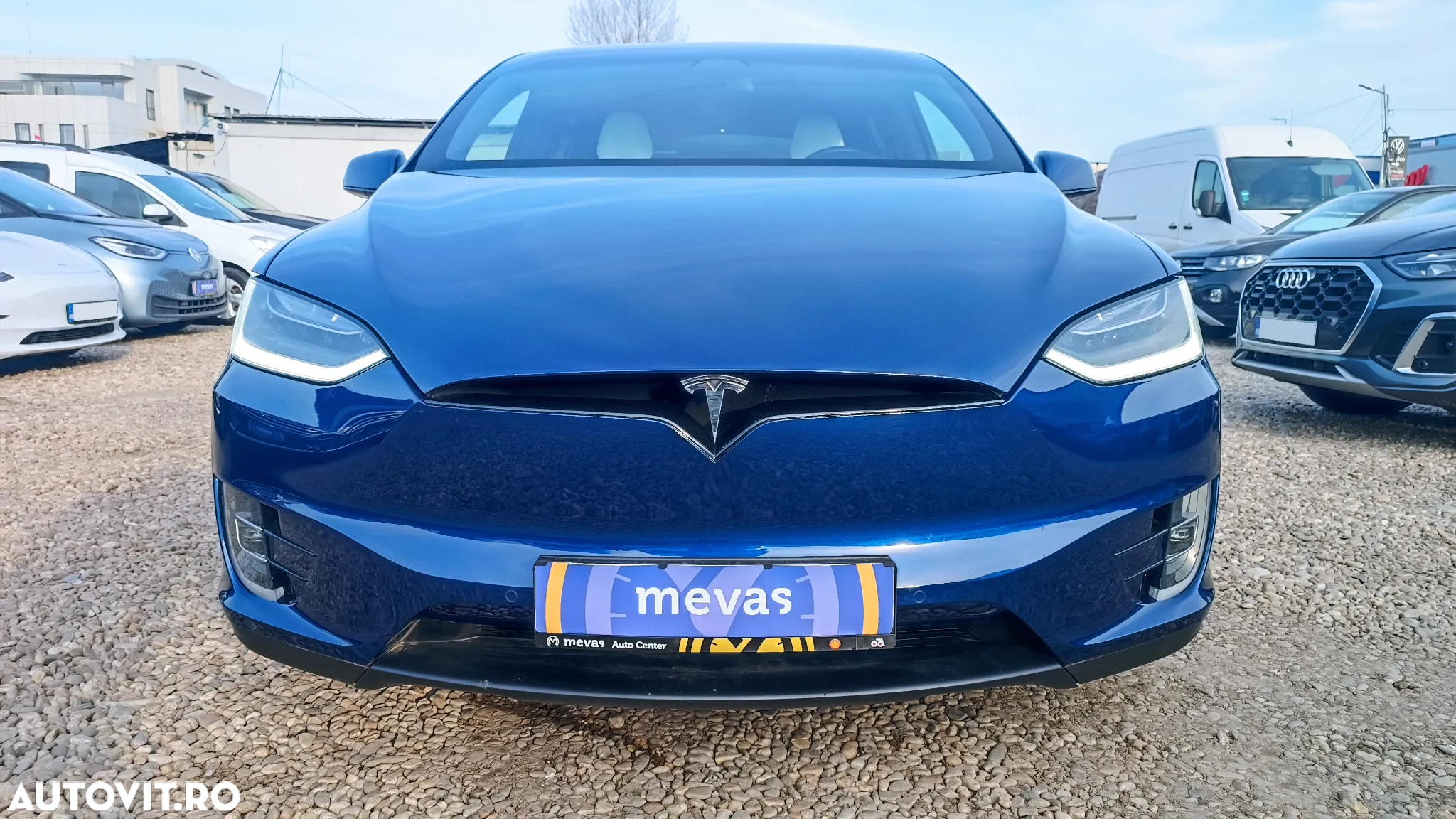 Tesla Model X - 5