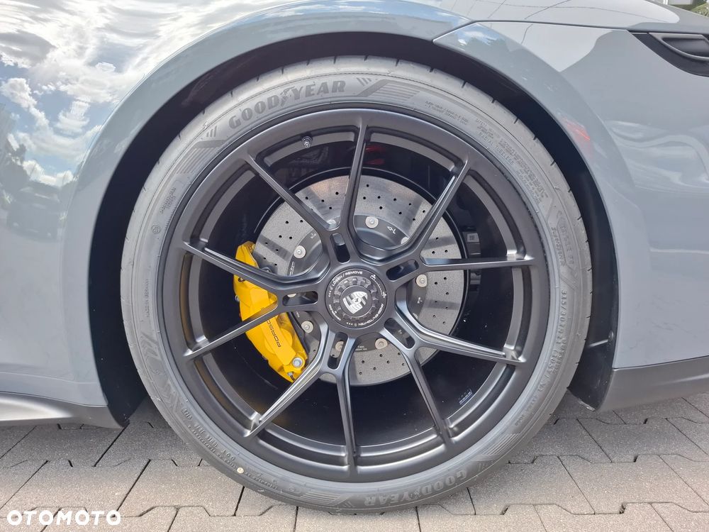 Porsche 911 GT3 Touring PDK - 9