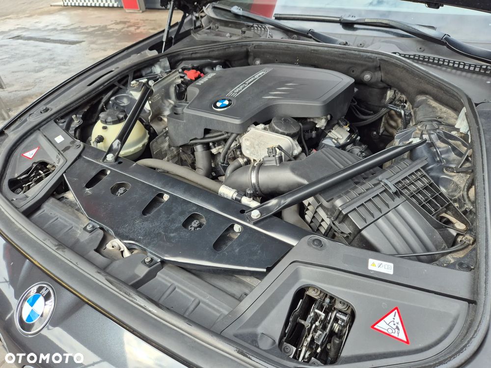 BMW Seria 5 520i - 41