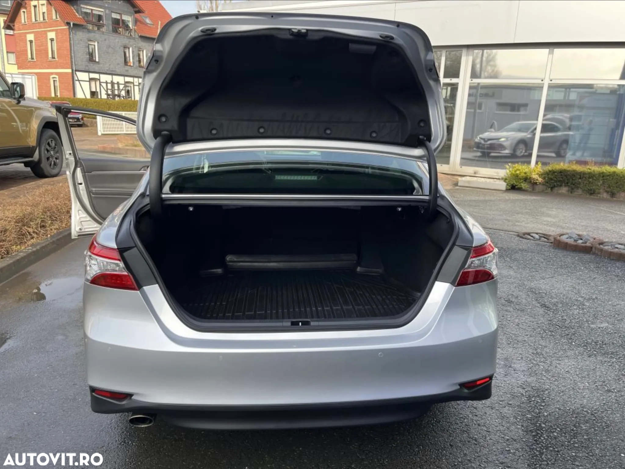Toyota Camry 2.5 HEV Executive - 5