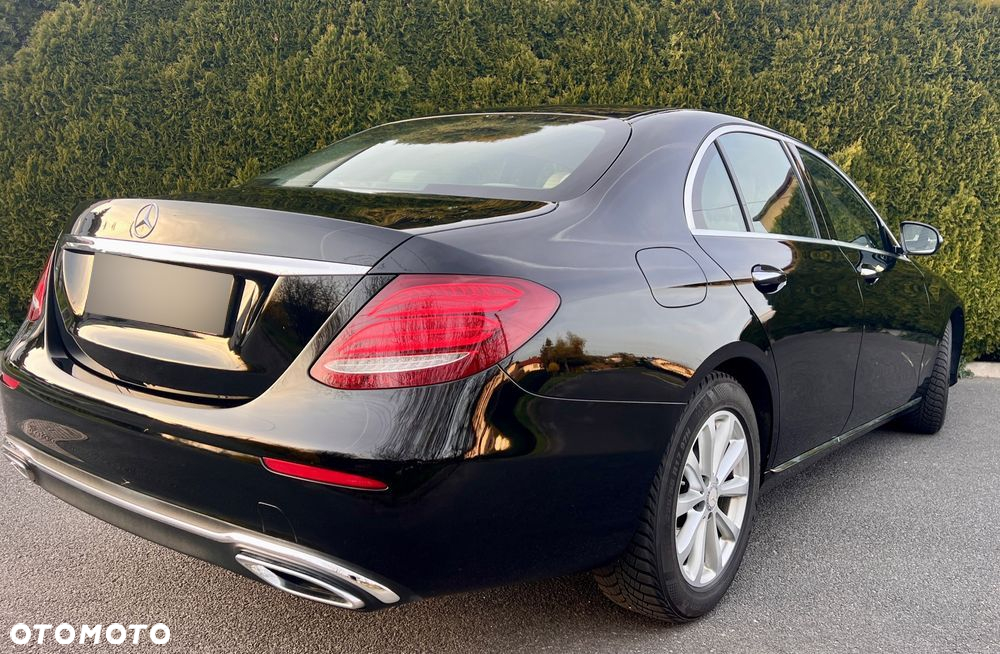 Mercedes-Benz Klasa E 220 d 4-Matic 9G-TRONIC - 2
