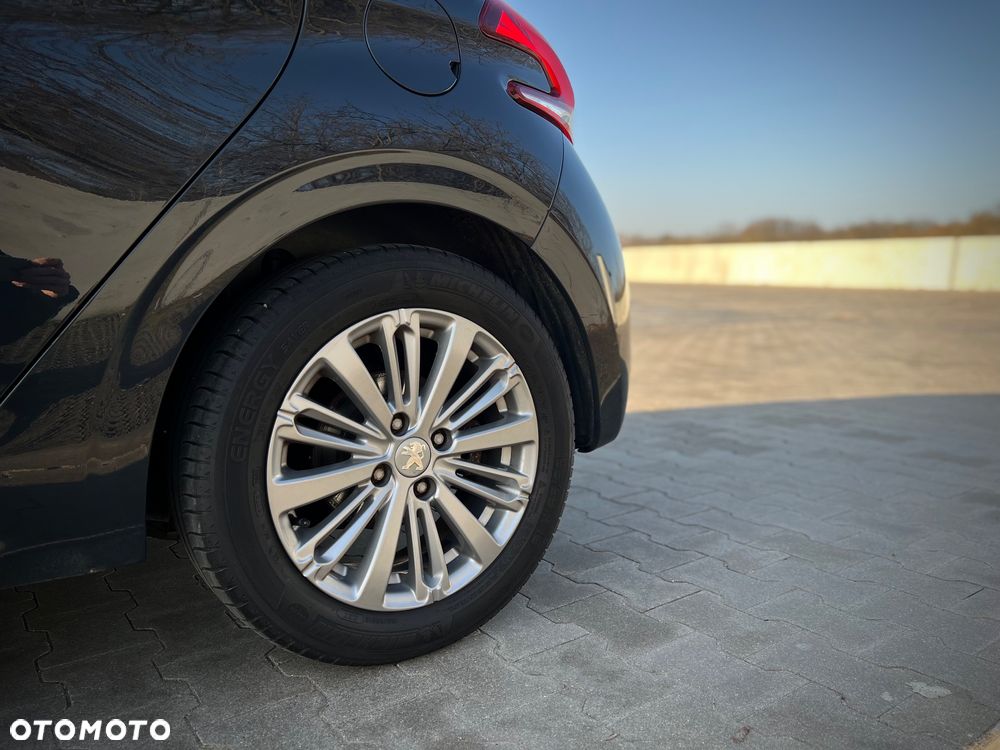 Peugeot 208 1.6 BlueHDi Allure S&S - 10