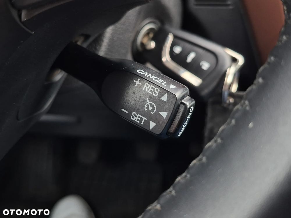 Toyota Avensis 1.8 Premium - 22